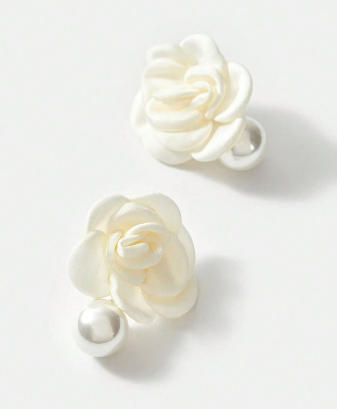 Chole Flower Pearl Stud 