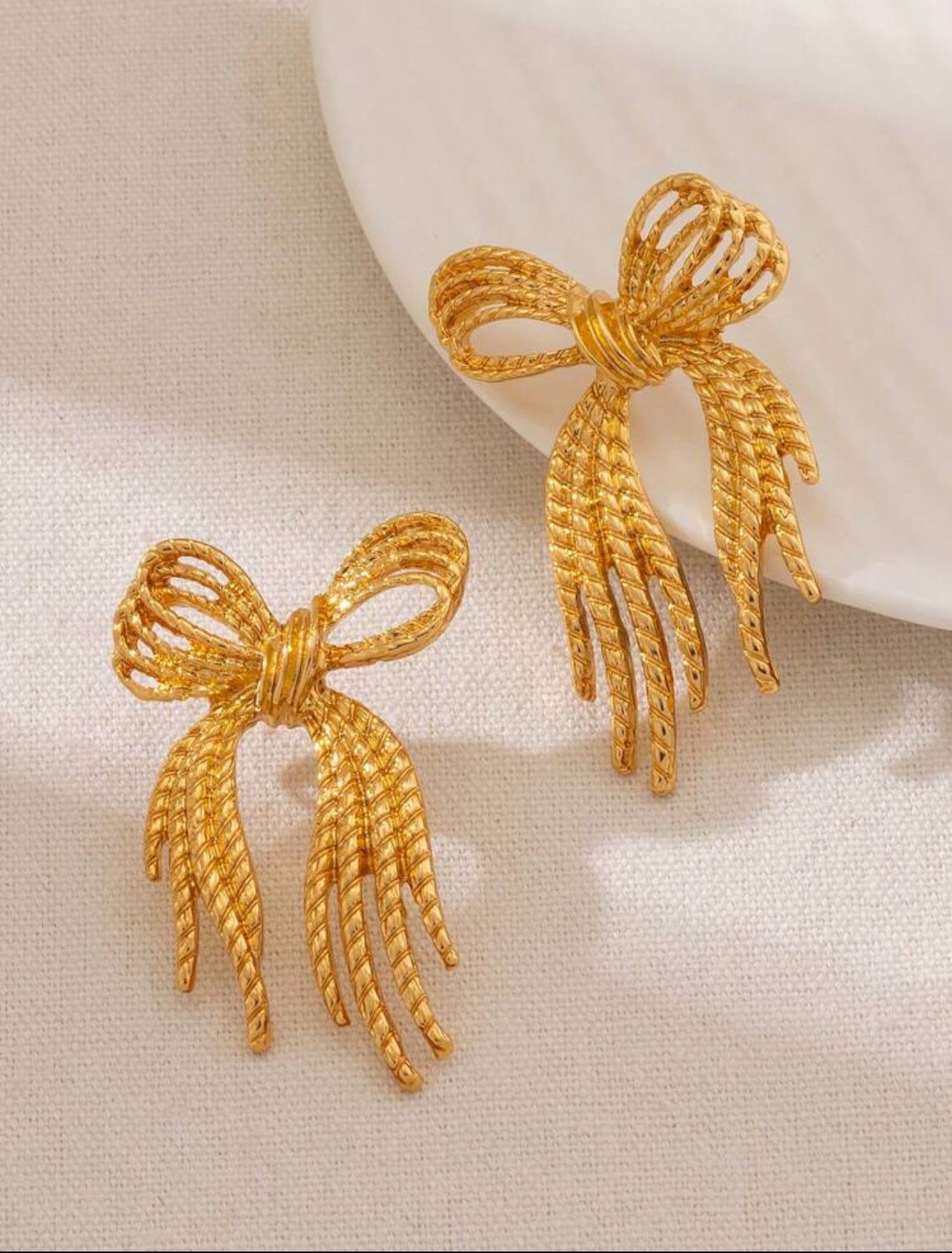 Bow Her Studs￼Earrings