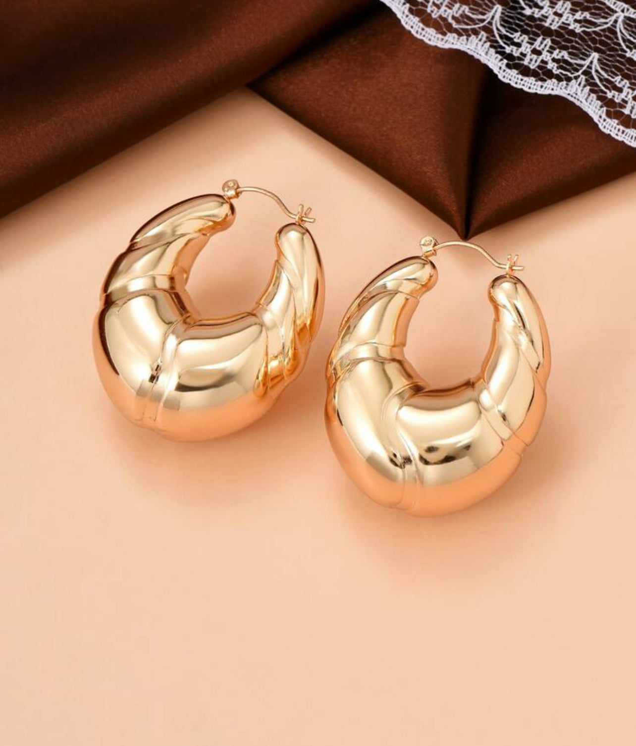 Chunky Gold Hoop Earrings ￼