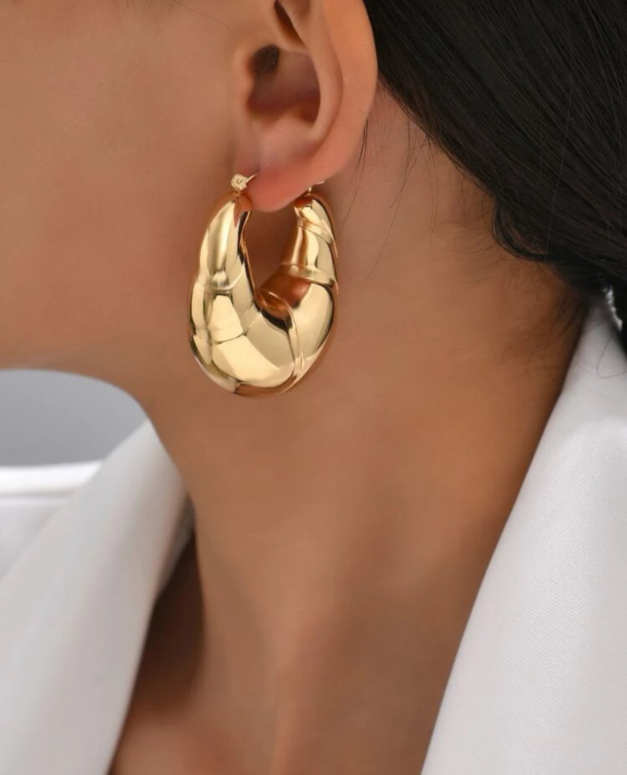 Chunky Gold Hoop Earrings ￼