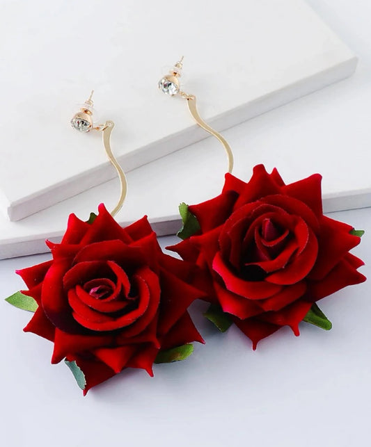 Dangling Flower Earrings ￼